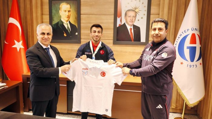 Rektör Doğan, Avrupa şampiyonu Algül'ü kabul etti